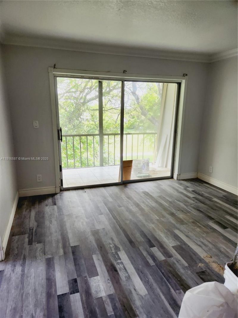 8000 Fairview Dr, Unit 301, Tamarac, FL 33321 Photo