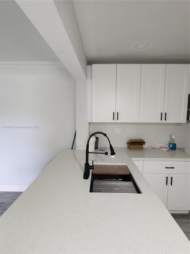 8000 Fairview Dr, Unit 301, Tamarac, FL 33321 Photo