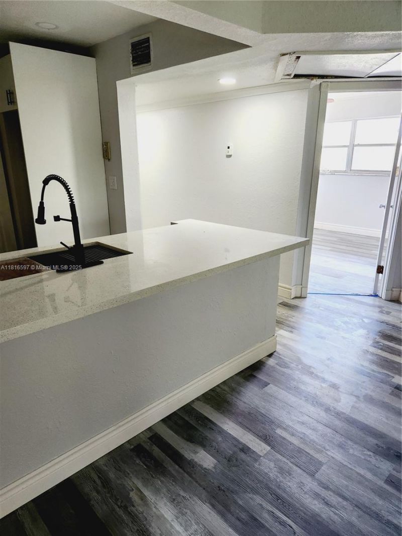 8000 Fairview Dr, Unit 301, Tamarac, FL 33321 Photo