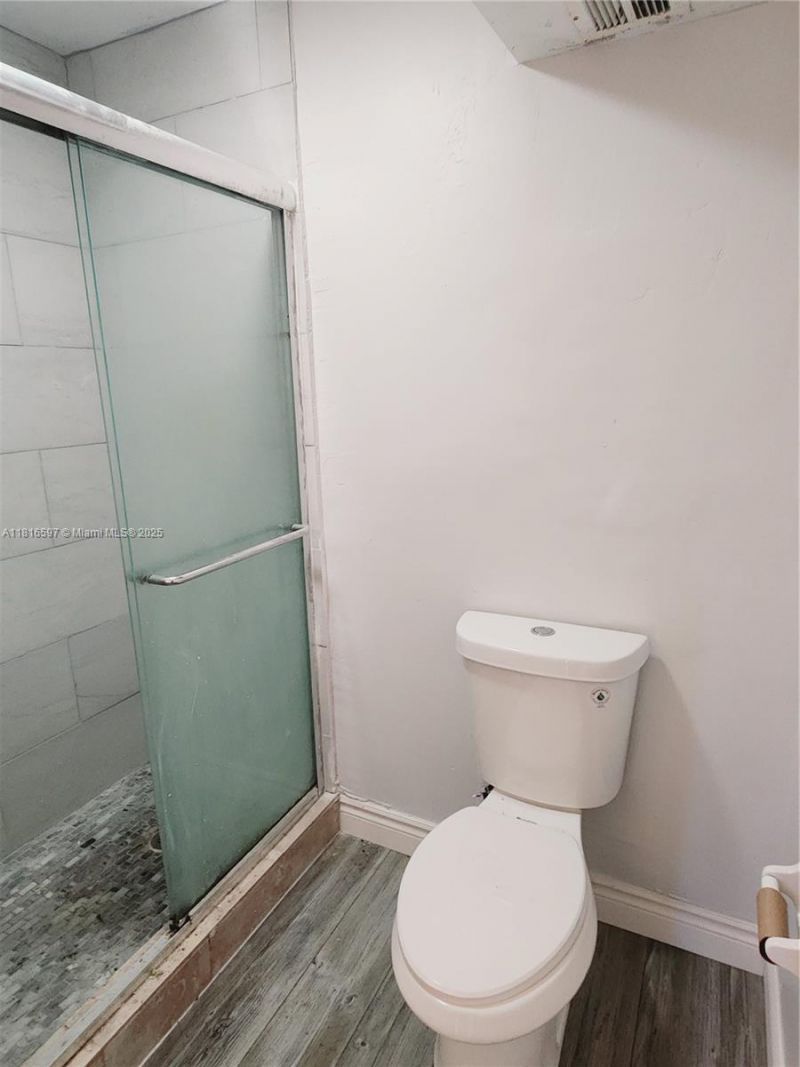 8000 Fairview Dr, Unit 301, Tamarac, FL 33321 Photo