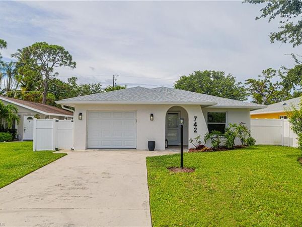 742 99th AVE N, NAPLES, FL 34108