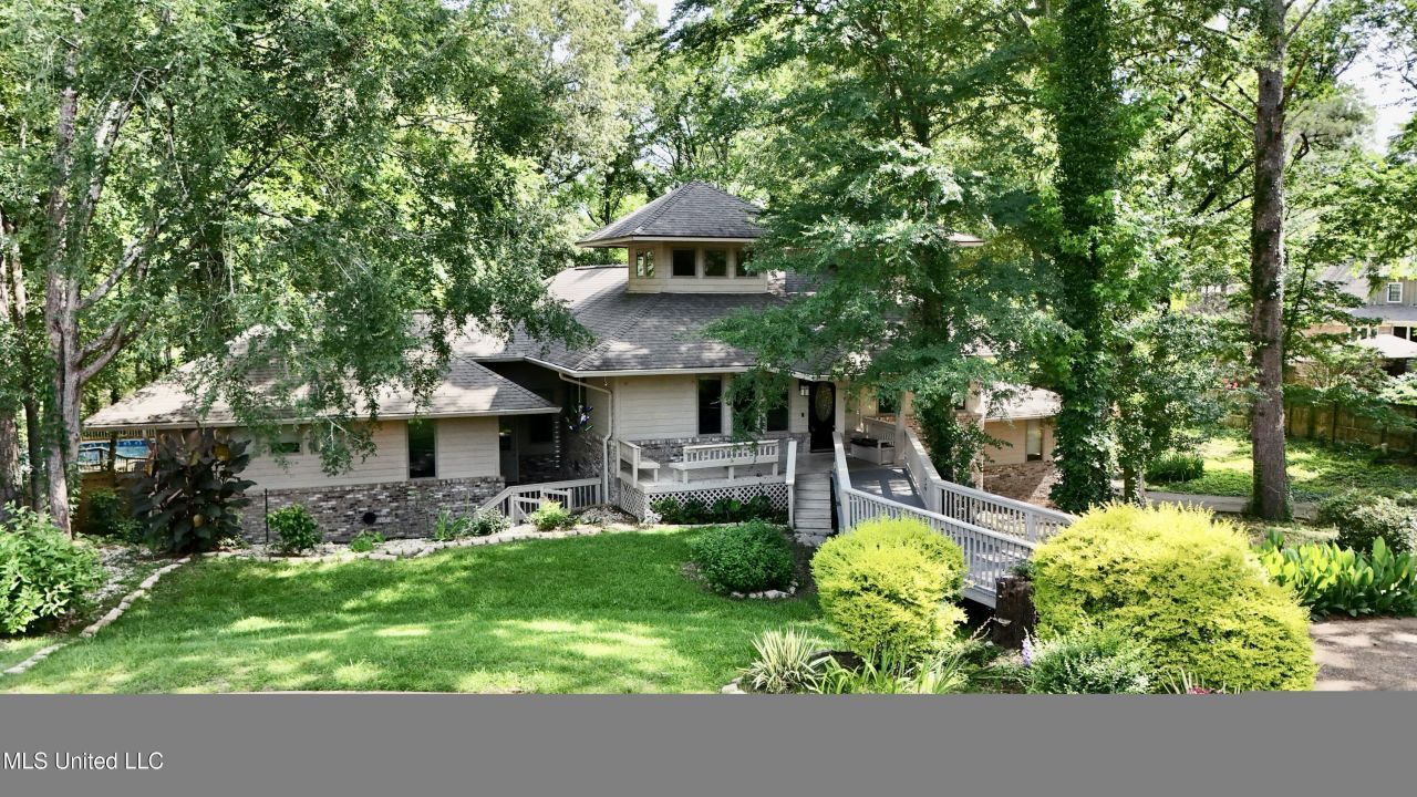 211 Monterey Drive, Clinton, MS 39056 Main Photo