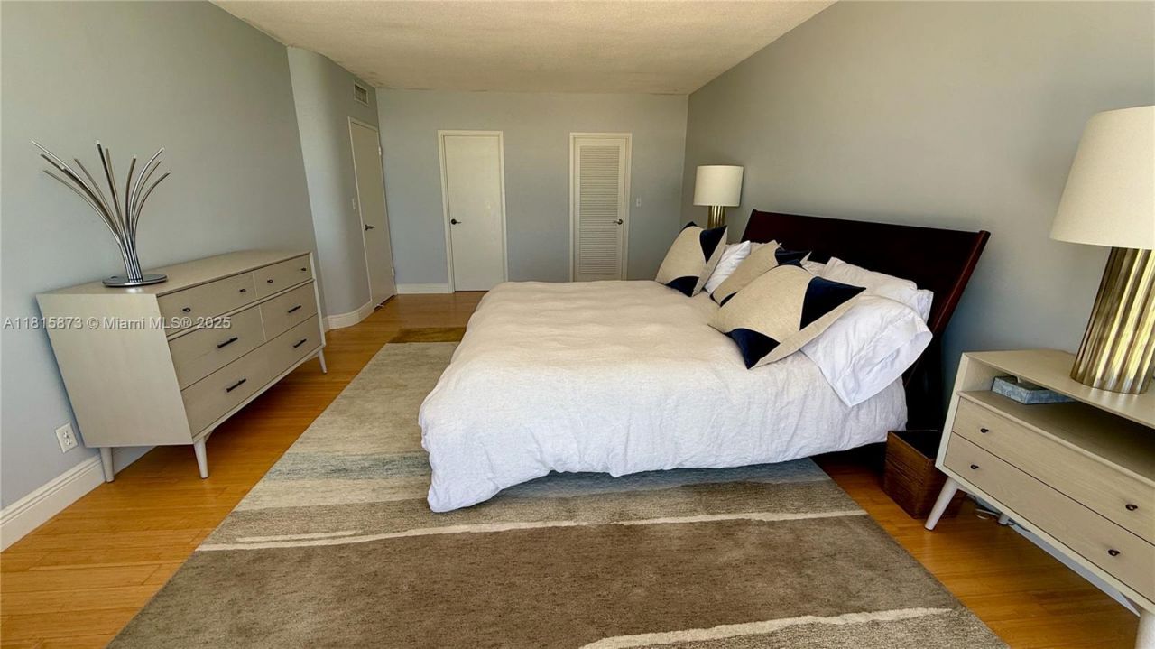 900 Bay Dr, Unit 727-725, Miami Beach, FL 33141 Photo