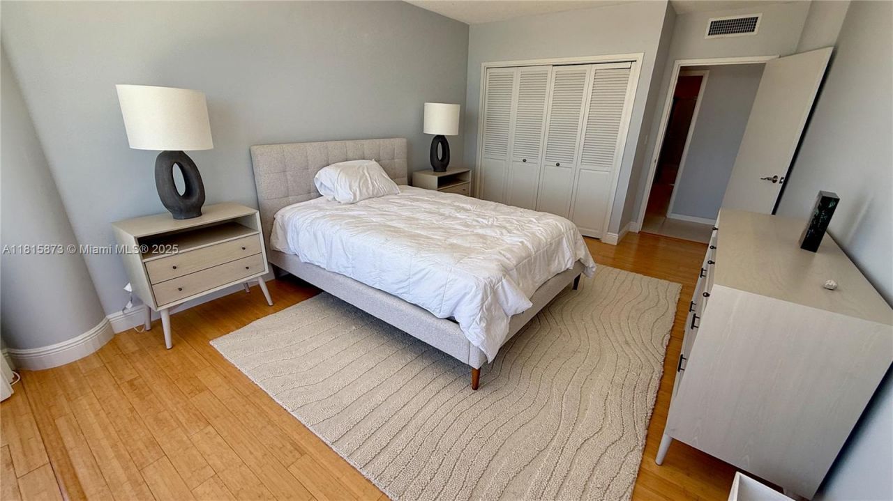 900 Bay Dr, Unit 727-725, Miami Beach, FL 33141 Photo