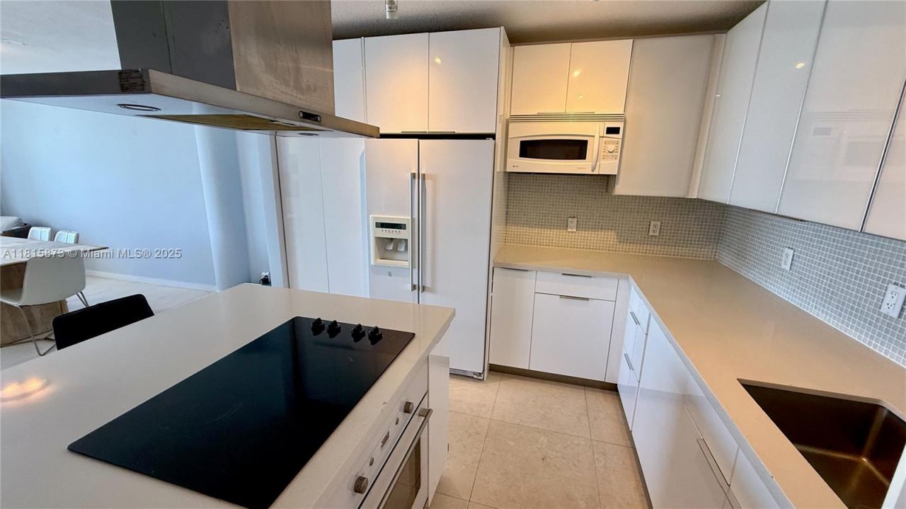 900 Bay Dr, Unit 727-725, Miami Beach, FL 33141 Photo