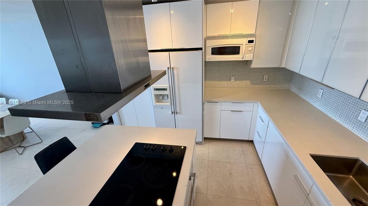 900 Bay Dr, Unit 727-725, Miami Beach, FL 33141 Photo