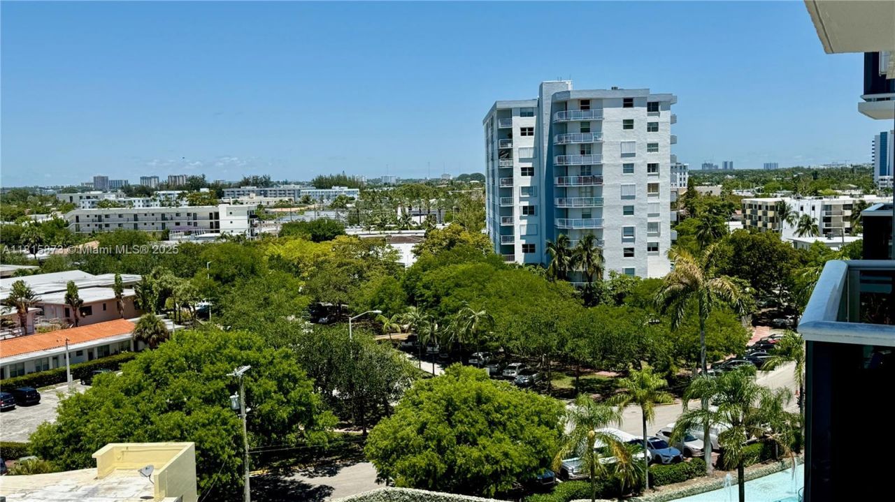 900 Bay Dr, Unit 727-725, Miami Beach, FL 33141 Photo