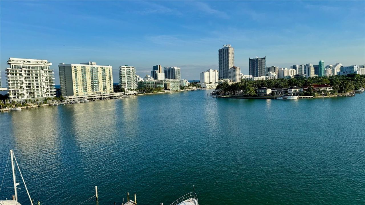900 Bay Dr, Unit 727-725, Miami Beach, FL 33141 Photo