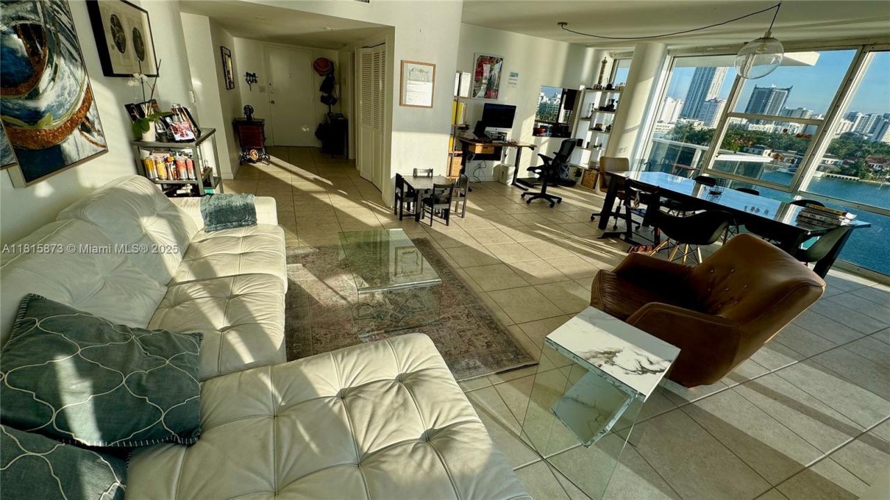 900 Bay Dr, Unit 727-725, Miami Beach, FL 33141 Photo