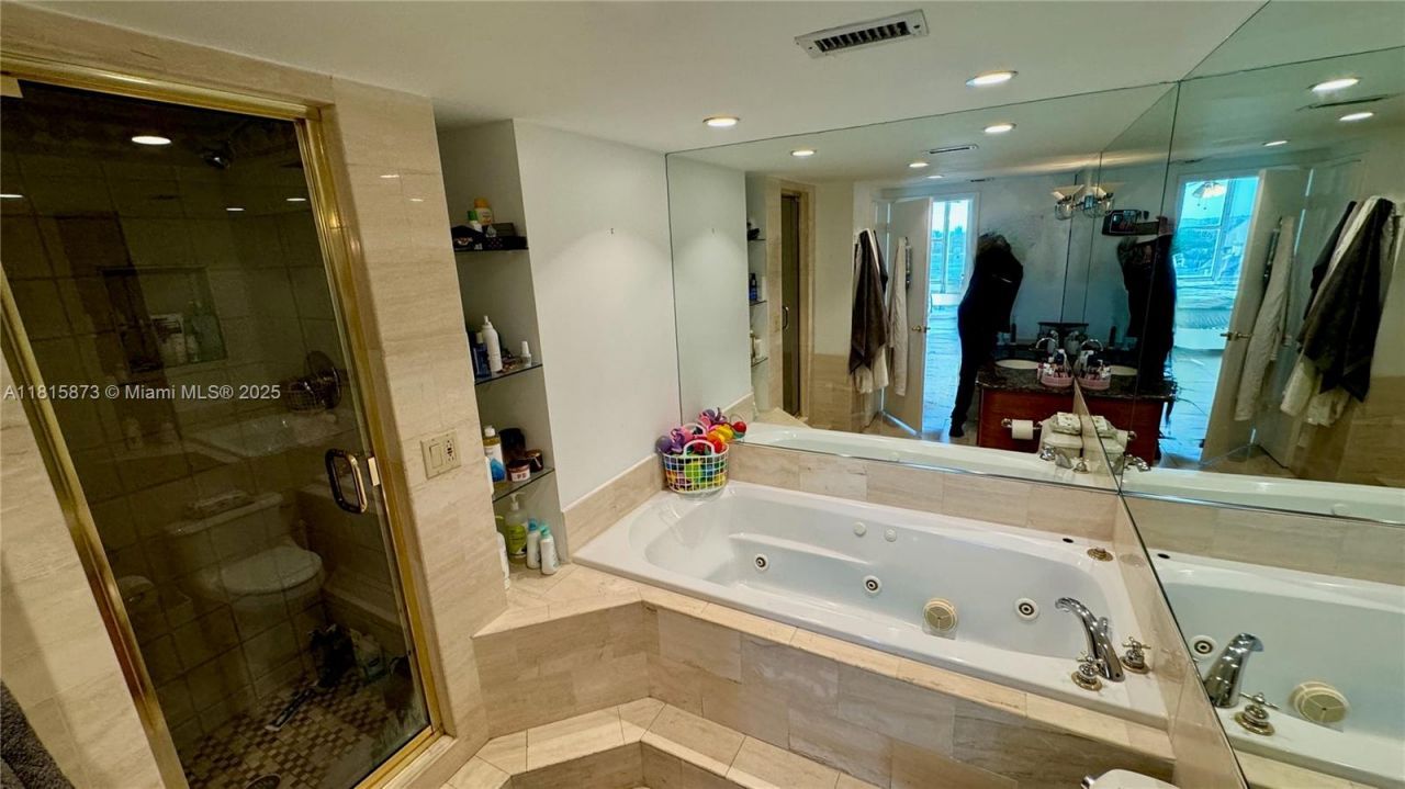 900 Bay Dr, Unit 727-725, Miami Beach, FL 33141 Photo