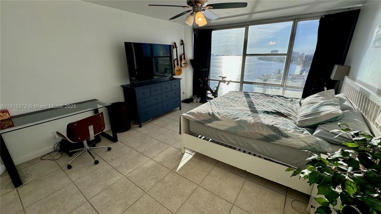 900 Bay Dr, Unit 727-725, Miami Beach, FL 33141 Photo