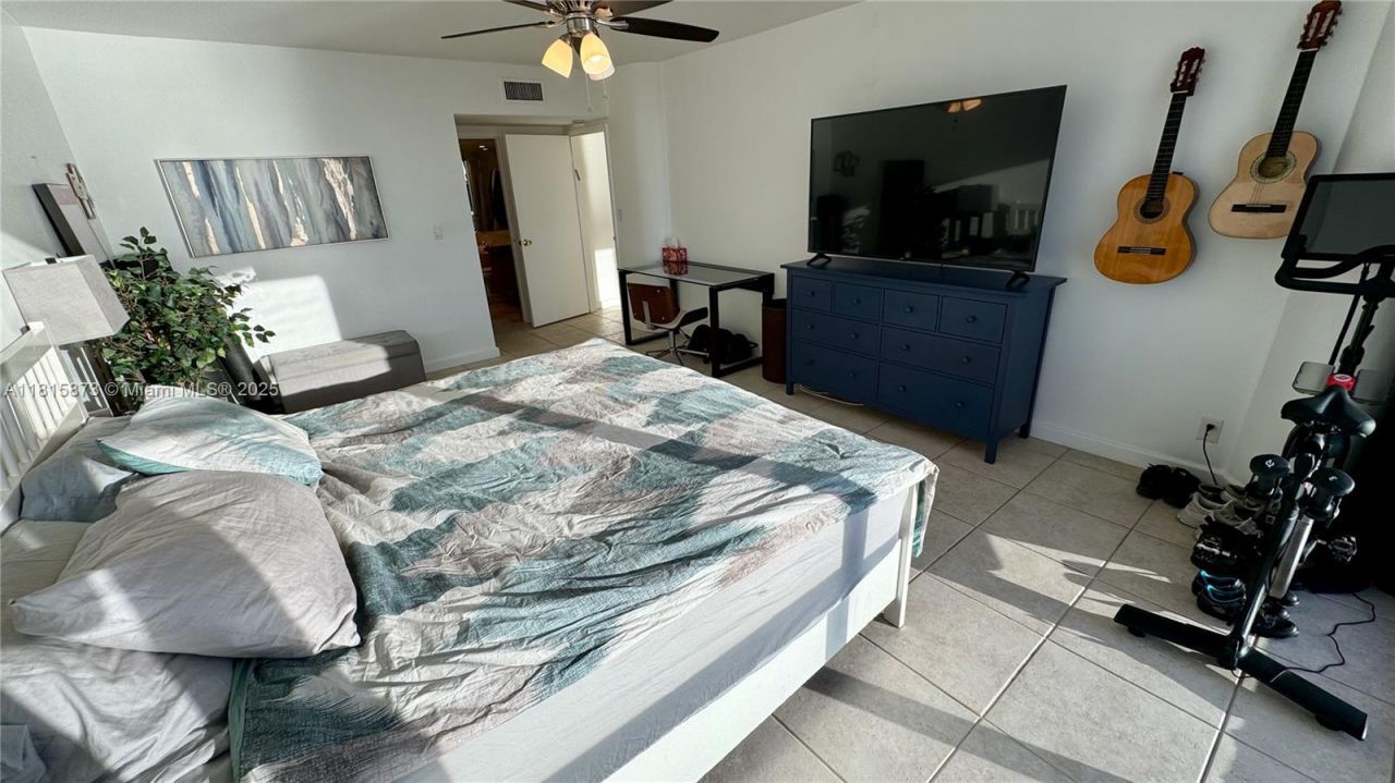 900 Bay Dr, Unit 727-725, Miami Beach, FL 33141 Photo