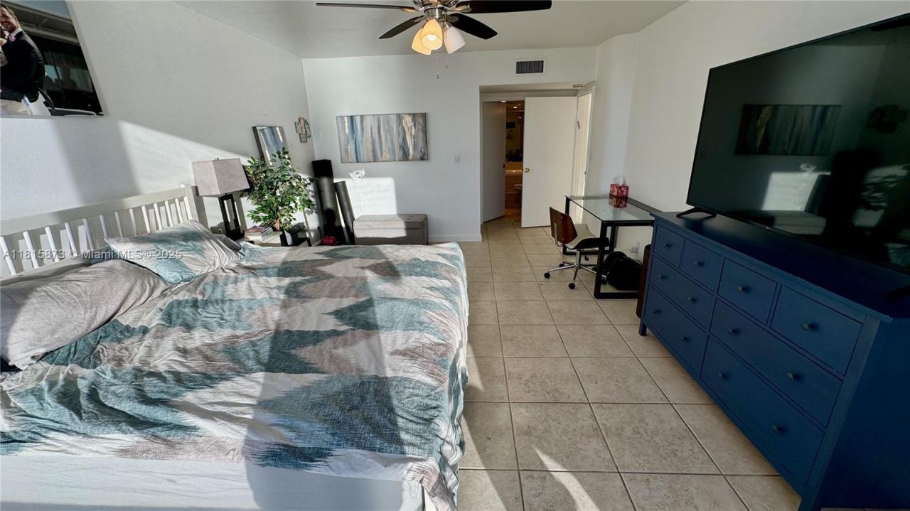 900 Bay Dr, Unit 727-725, Miami Beach, FL 33141 Photo