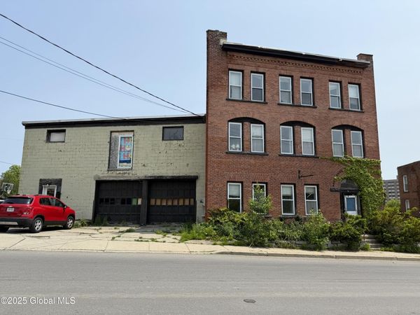 22 Cayadutta Street, Gloversville, NY 12078