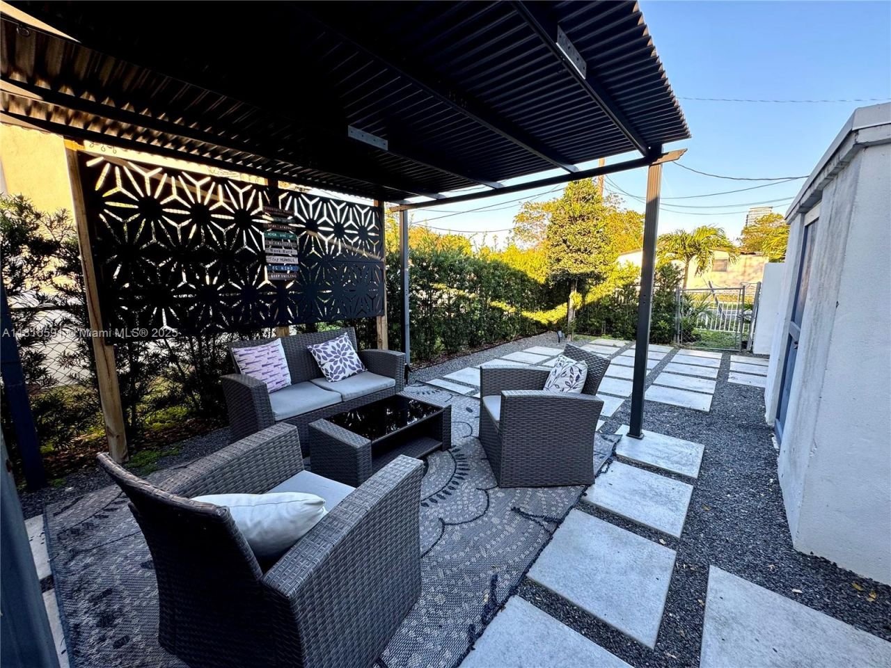 1012 SW 3rd Ave, Hallandale Beach, FL 33009 Photo