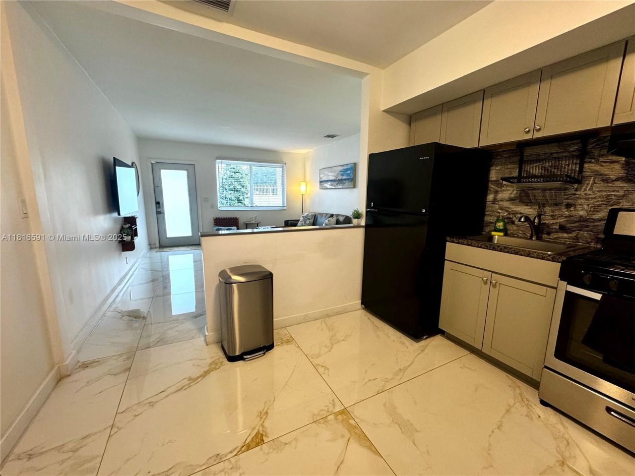 1012 SW 3rd Ave, Hallandale Beach, FL 33009 Photo