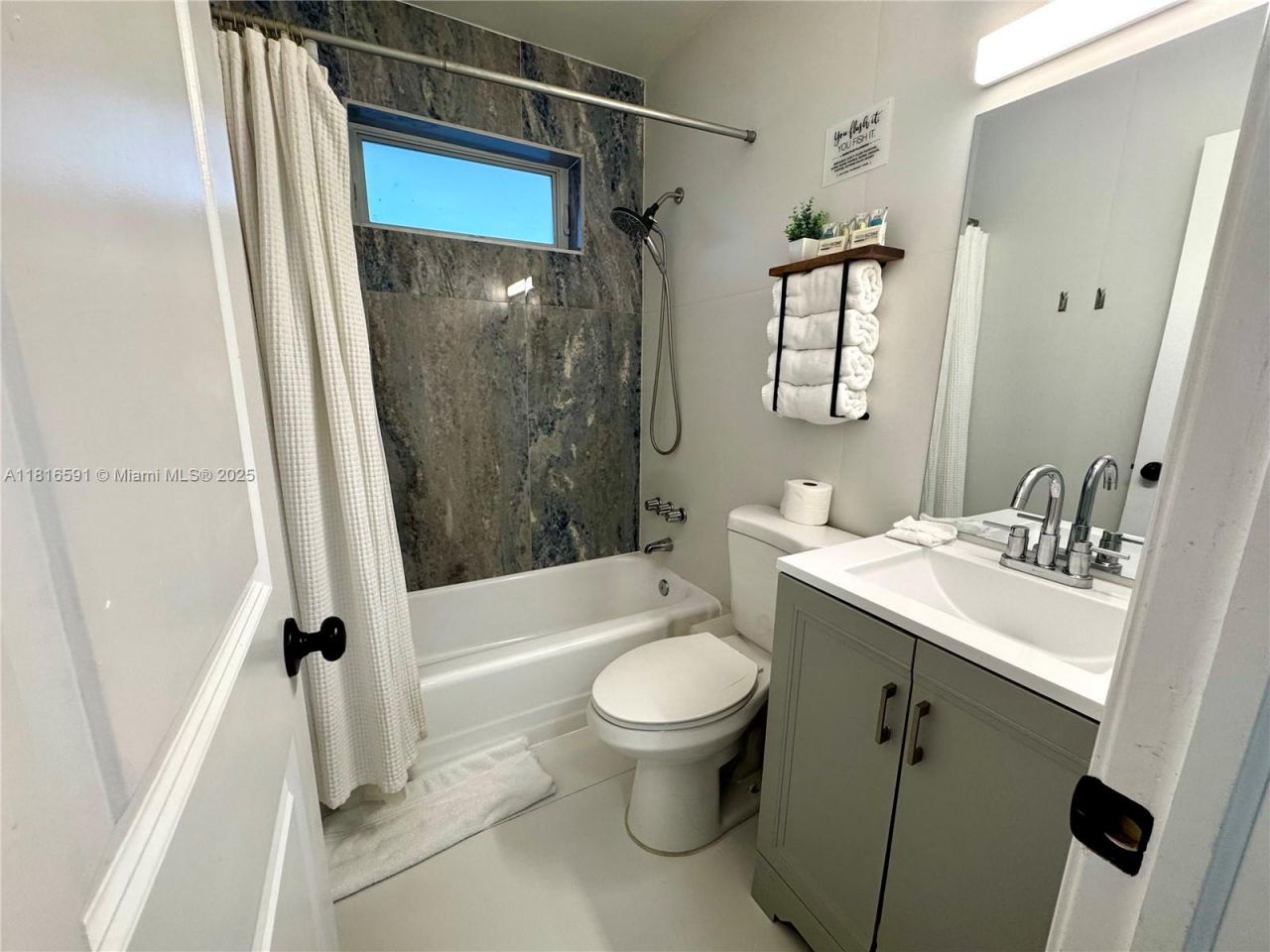 1012 SW 3rd Ave, Hallandale Beach, FL 33009 Photo