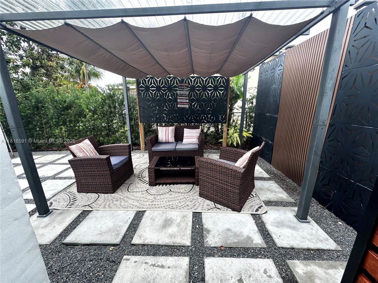 1012 SW 3rd Ave, Hallandale Beach, FL 33009 Photo