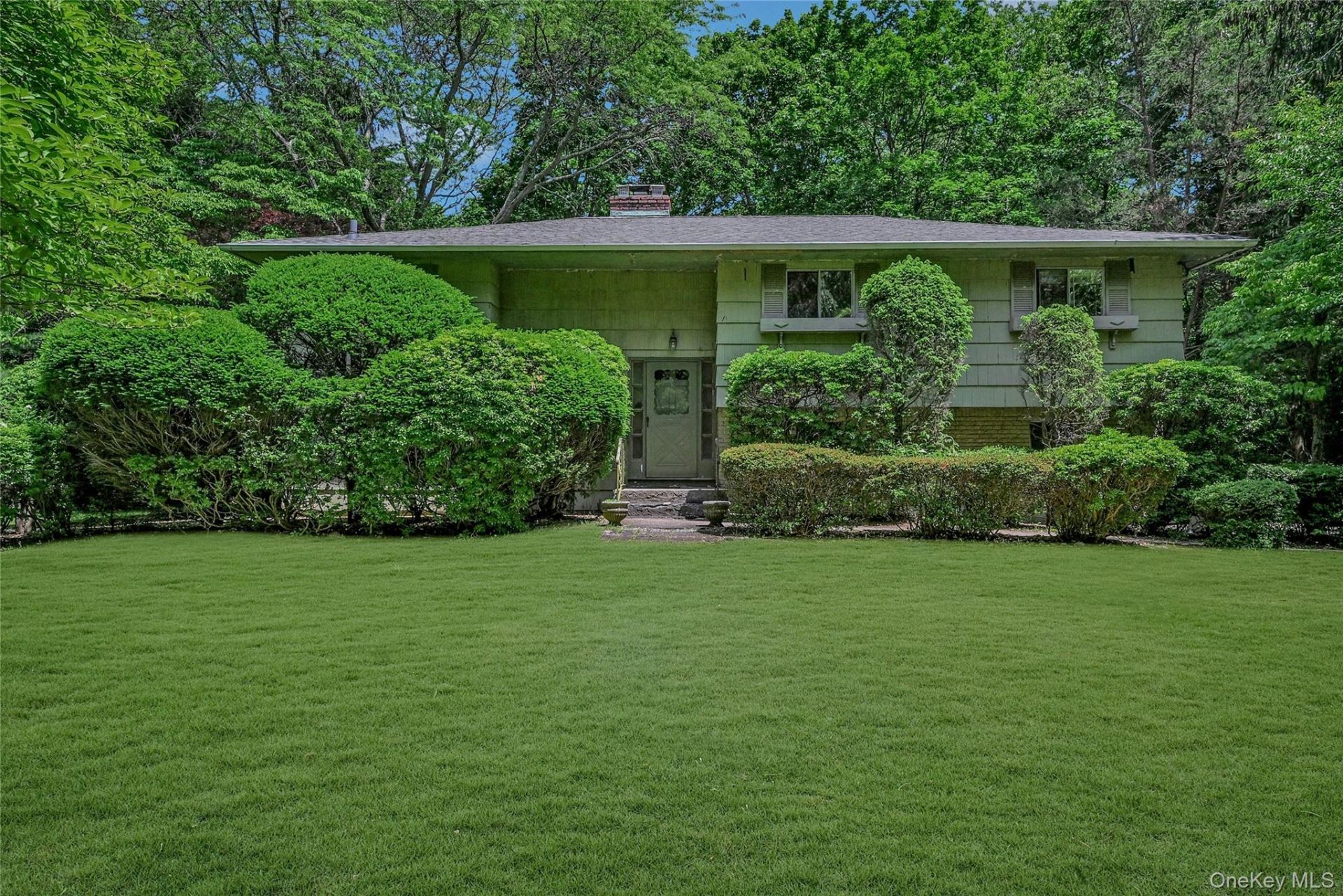 10 Moonedge Road, Northport, NY 11768 Main Photo