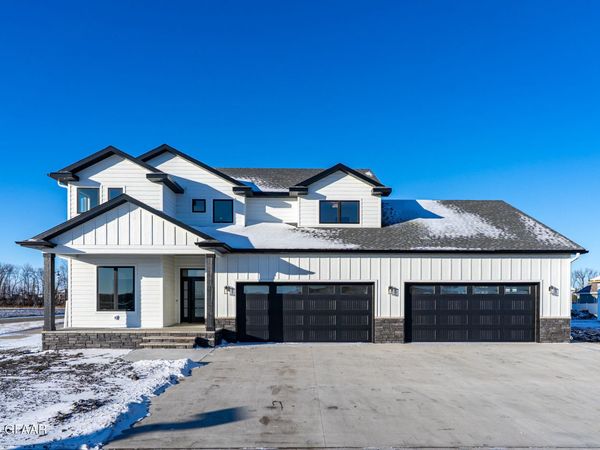 5498 COURTYARD Drive, Grand Forks, ND 58201