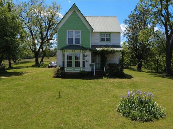 306 College Street, Huntsville, AR 72740