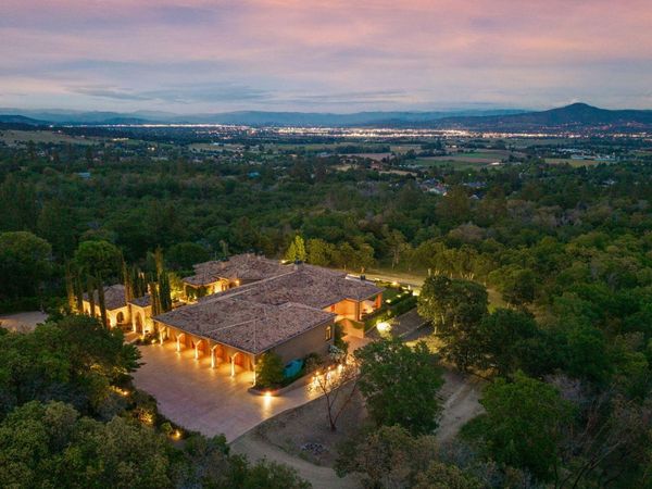 321 Pair A Dice Ranch Road, Jacksonville, OR 97530