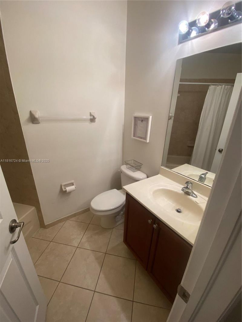 11603 NW 89th St, Unit 214, Doral, FL 33178 Photo