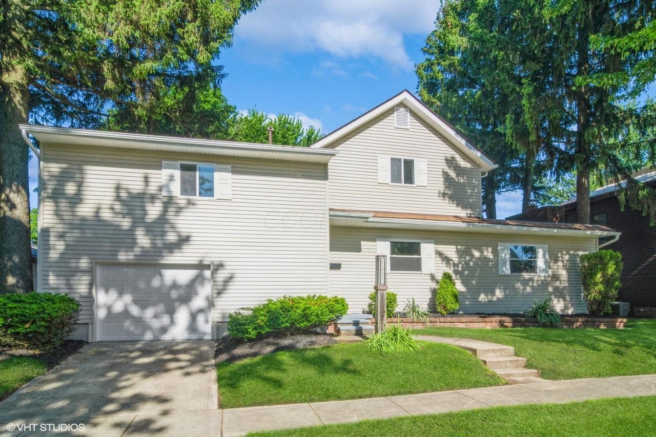 823 S Walnut Street, Bucyrus, OH 44820 Main Photo