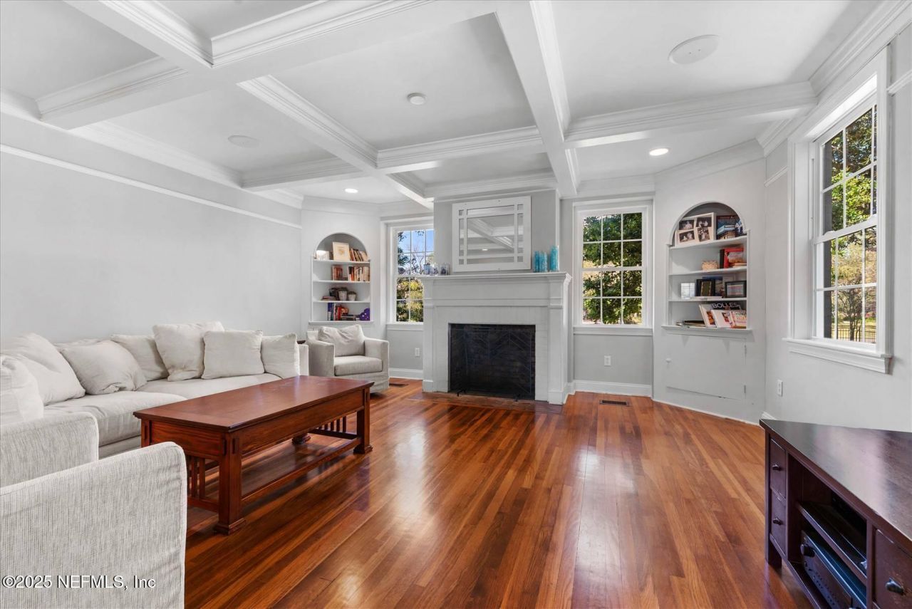 1052 Holly Lane, Jacksonville, FL 32207 Photo