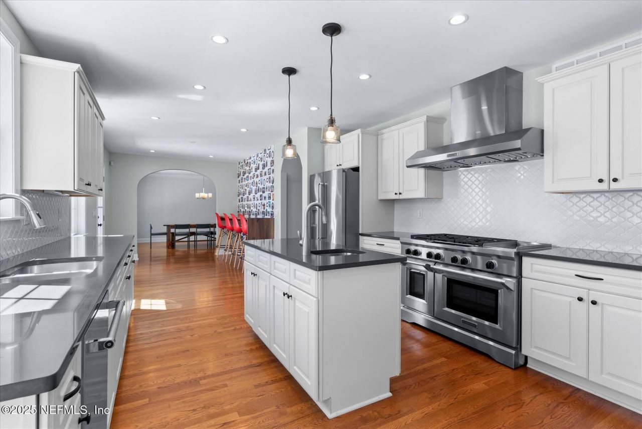 1052 Holly Lane, Jacksonville, FL 32207 Photo