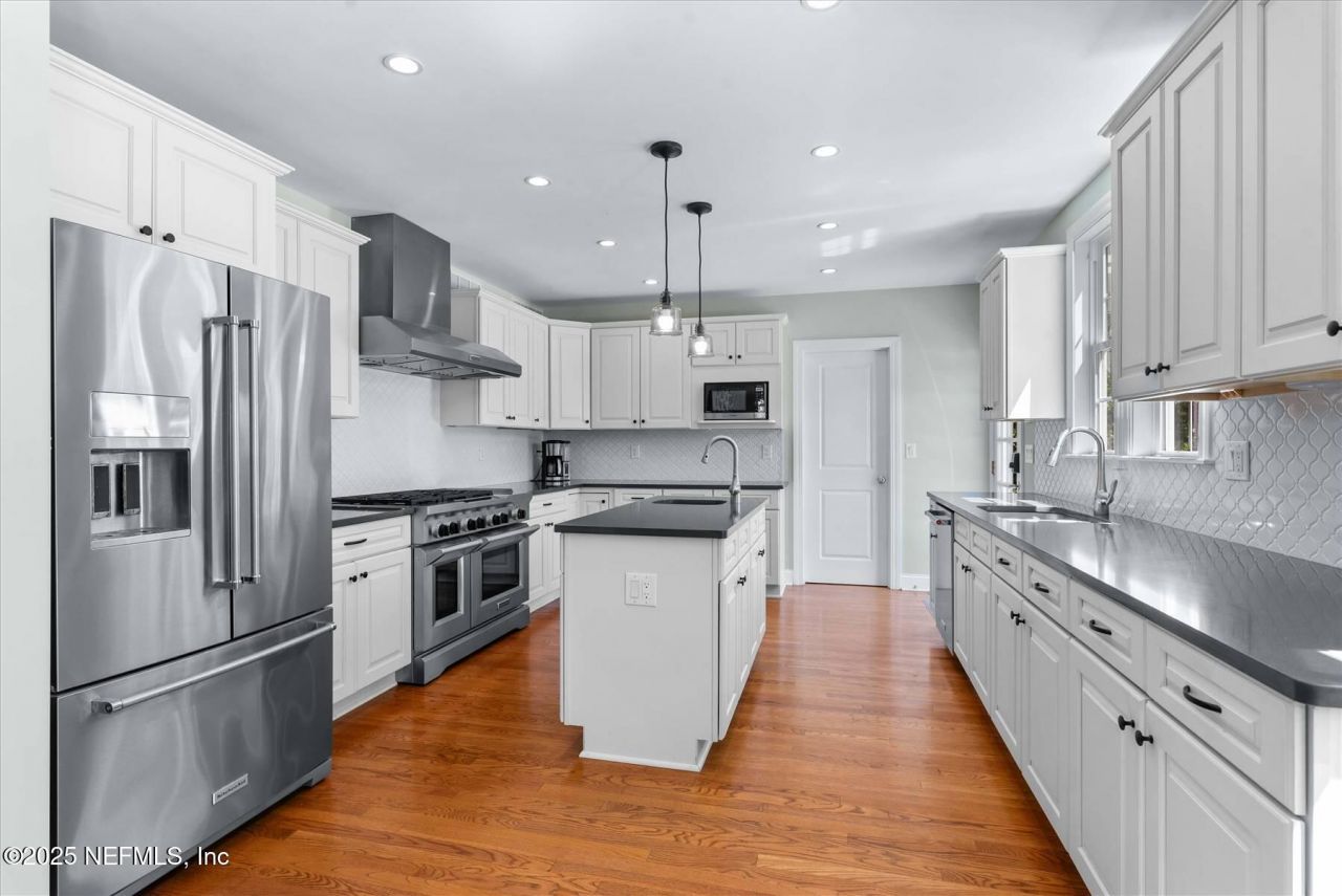 1052 Holly Lane, Jacksonville, FL 32207 Photo