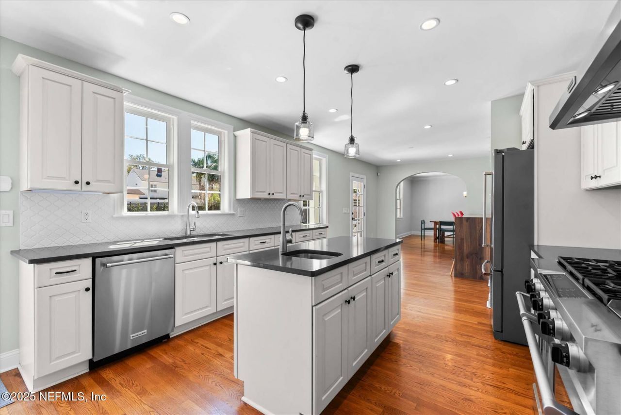 1052 Holly Lane, Jacksonville, FL 32207 Photo