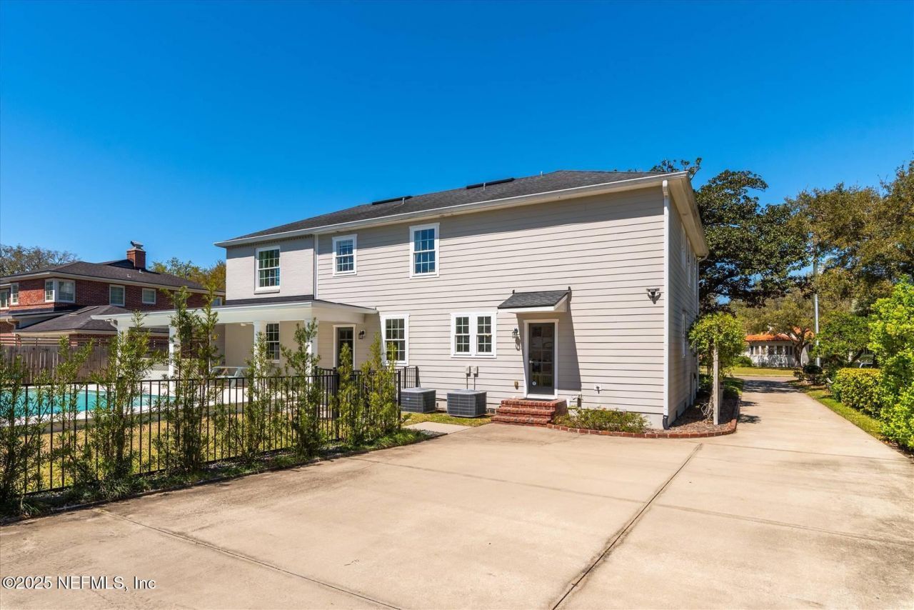 1052 Holly Lane, Jacksonville, FL 32207 Photo