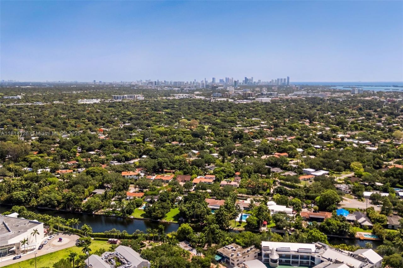 10801 Griffing Blvd, Biscayne Park, FL 33161 Photo