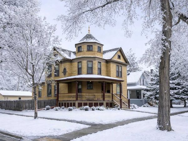 1121 4th Avenue S, Fargo, ND 58103