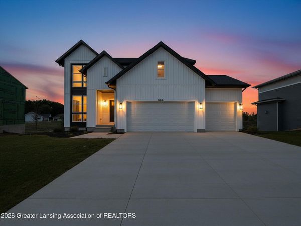 606 Launch Point Drive, Perry, MI 48872