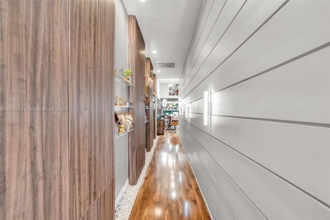 1913 Ponce De Leon Blvd, Coral Gables, FL 33134 Photo