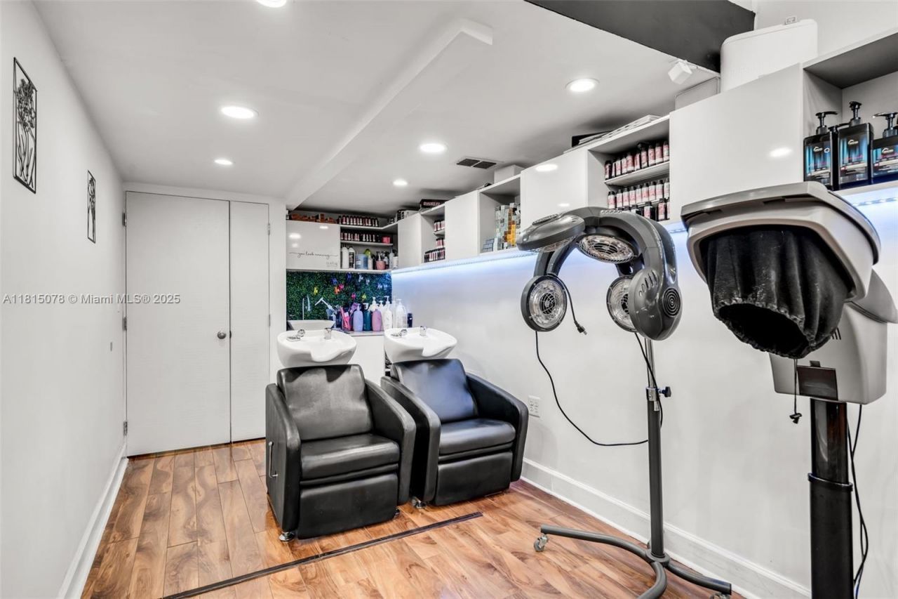 1913 Ponce De Leon Blvd, Coral Gables, FL 33134 Photo