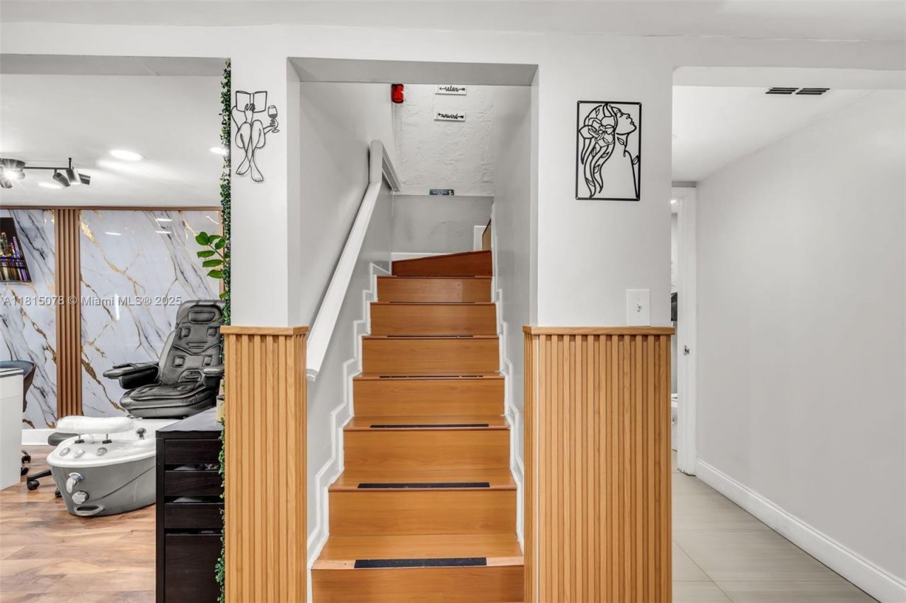 1913 Ponce De Leon Blvd, Coral Gables, FL 33134 Photo