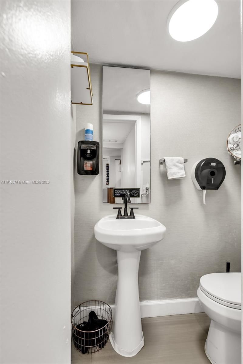 1913 Ponce De Leon Blvd, Coral Gables, FL 33134 Photo