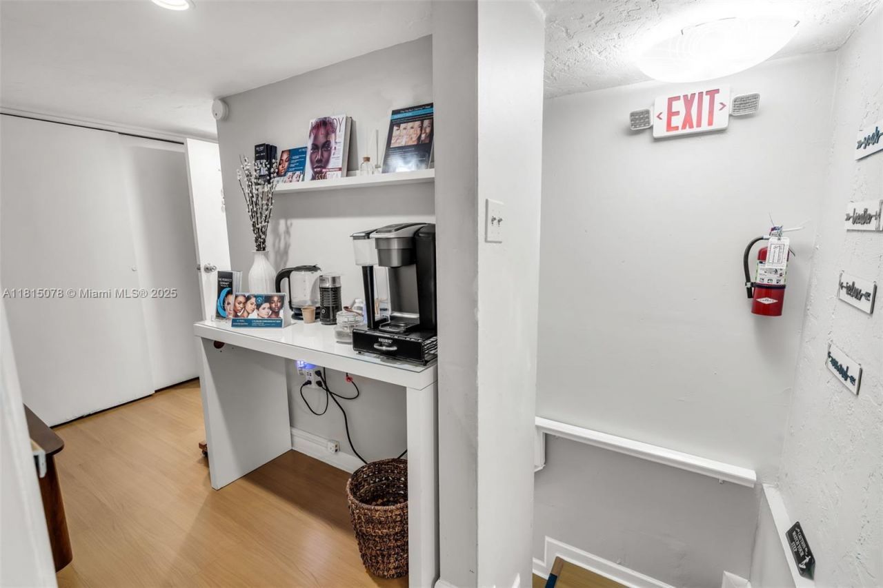 1913 Ponce De Leon Blvd, Coral Gables, FL 33134 Photo