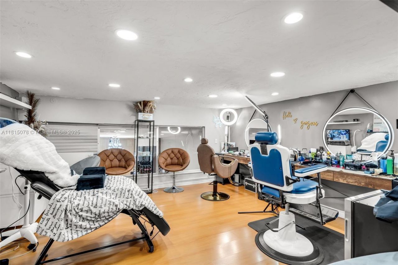 1913 Ponce De Leon Blvd, Coral Gables, FL 33134 Photo