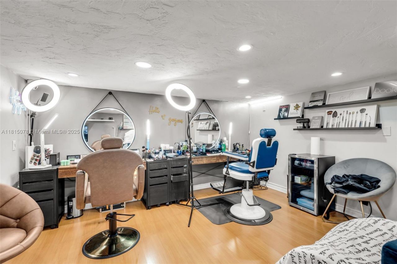 1913 Ponce De Leon Blvd, Coral Gables, FL 33134 Photo