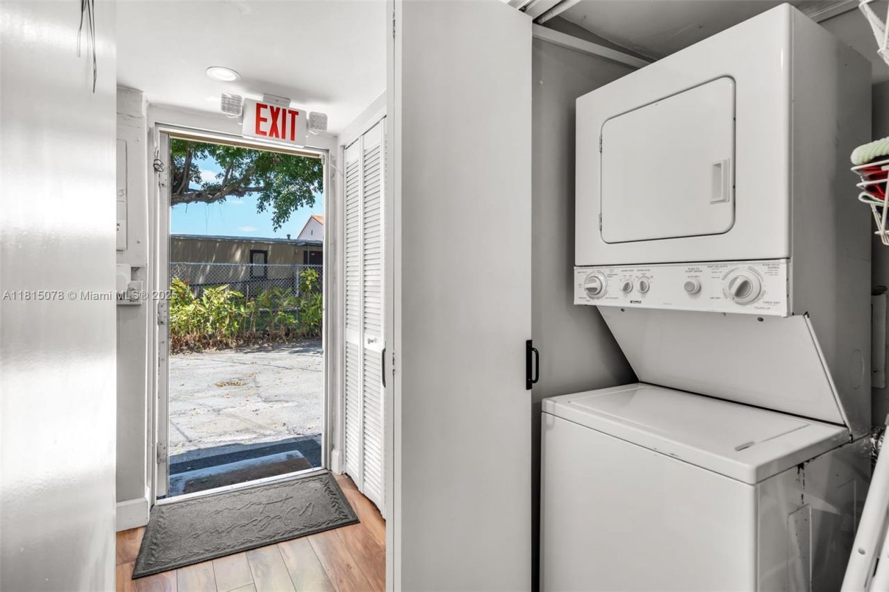 1913 Ponce De Leon Blvd, Coral Gables, FL 33134 Photo