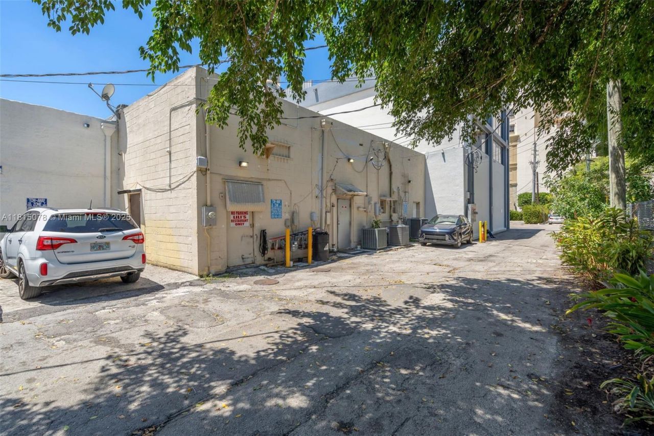 1913 Ponce De Leon Blvd, Coral Gables, FL 33134 Photo