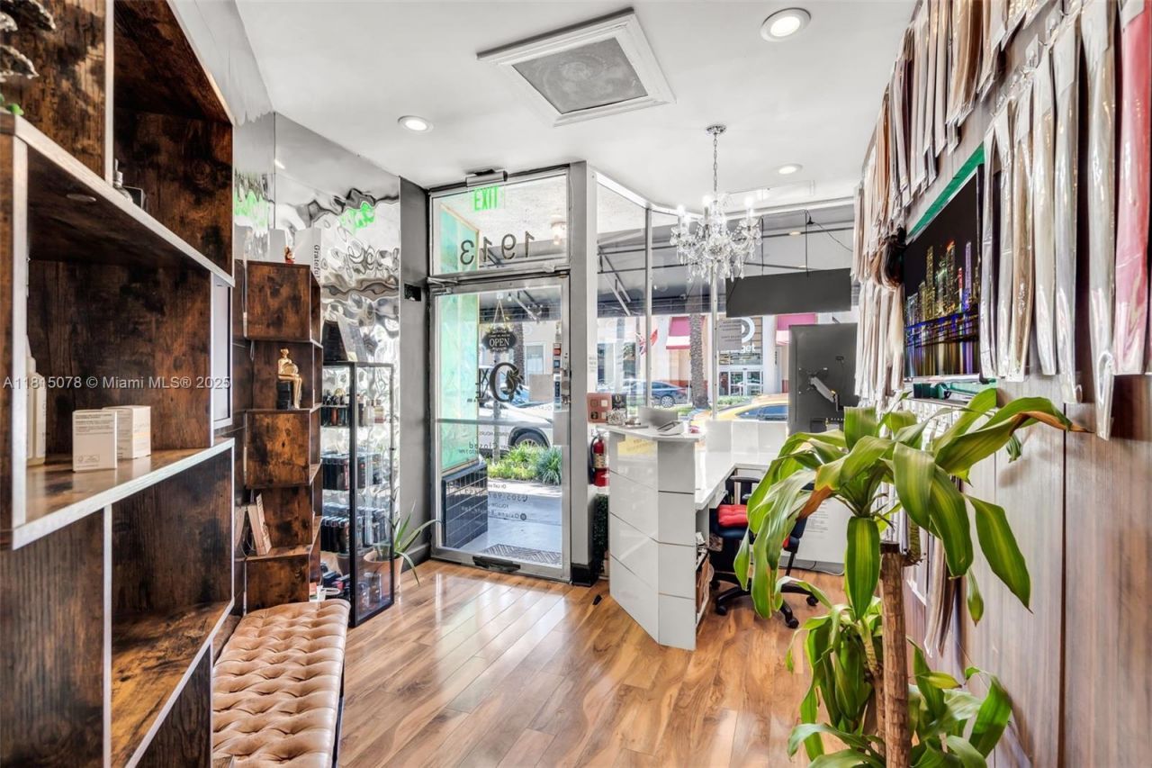 1913 Ponce De Leon Blvd, Coral Gables, FL 33134 Photo