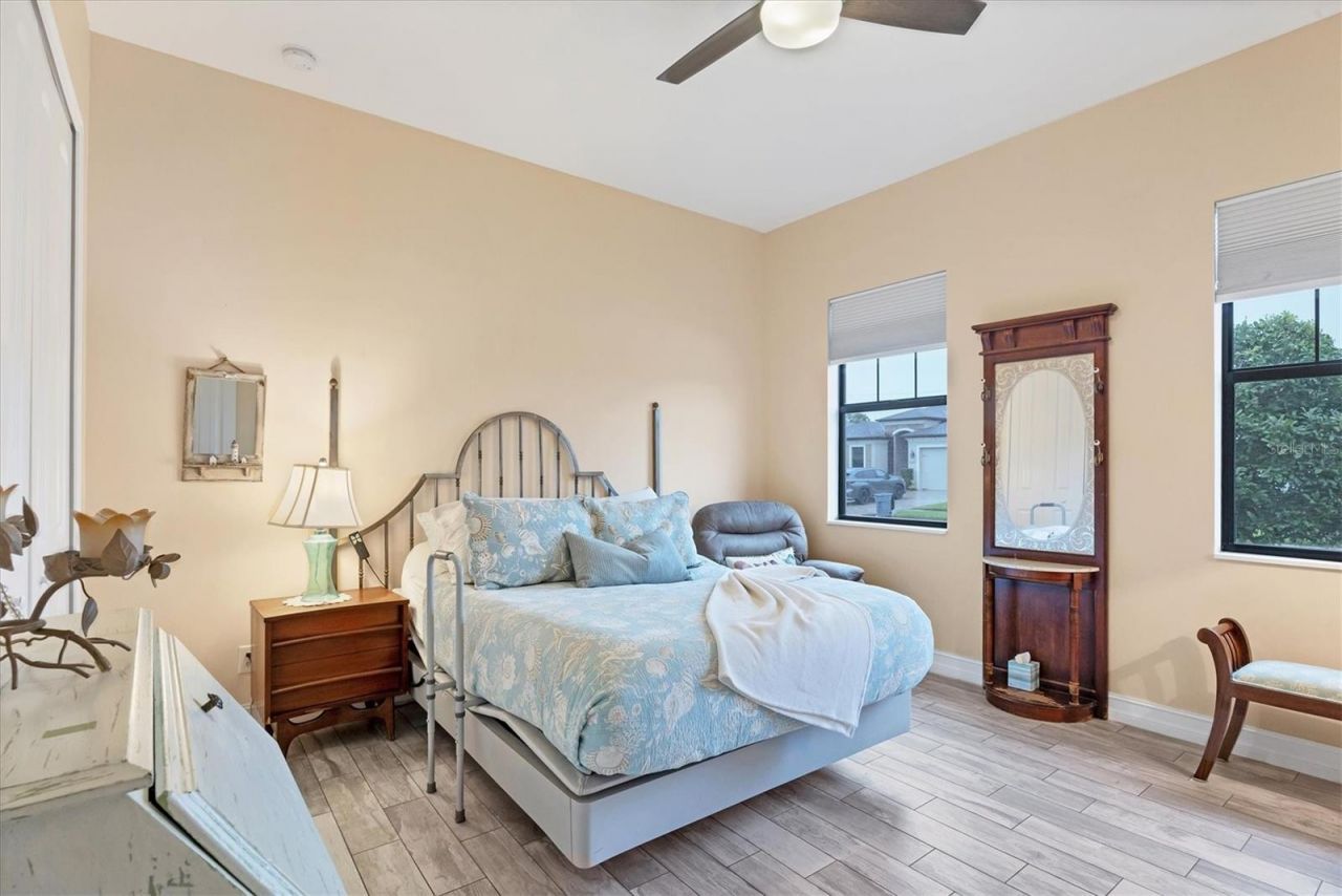 6636 35th Court E, Sarasota, FL 34243 Photo