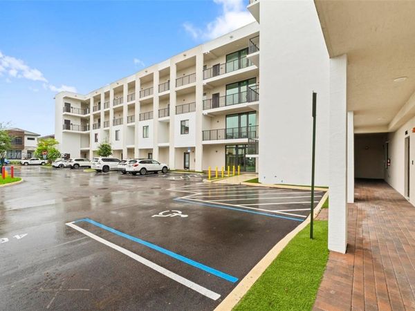 8001 NW 41st St, Unit F-107, Doral, FL 33166