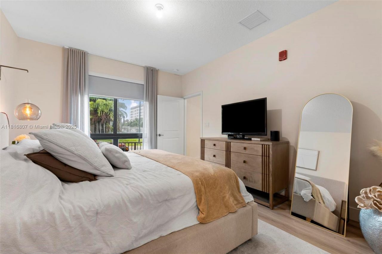 8001 NW 41st St, Unit F-107, Doral, FL 33166 Photo