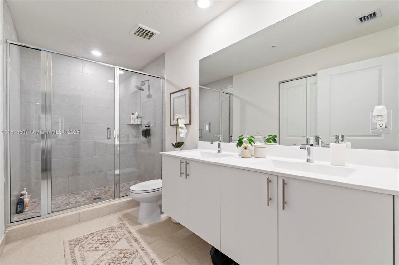 8001 NW 41st St, Unit F-107, Doral, FL 33166 Photo